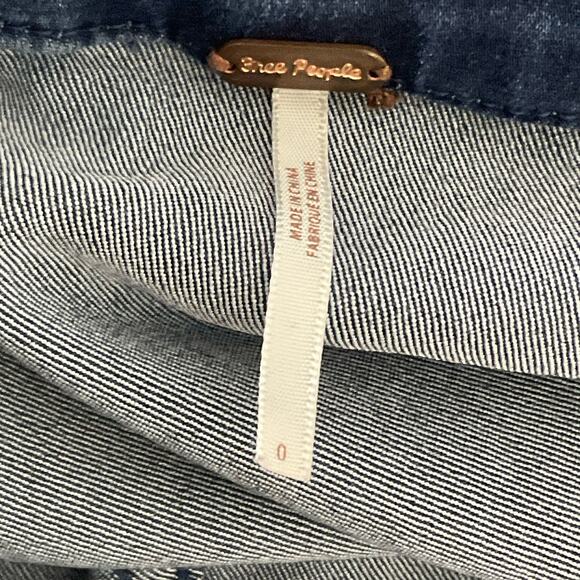 FREE PEOPLE Mini Skirt This Way or That Asymmetrical Zip Stretch Denim Jean sz 0 - Picture 12 of 13